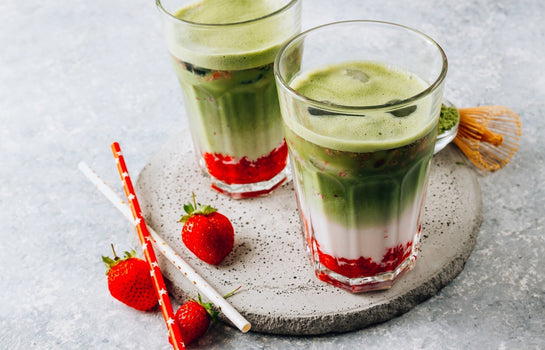 ZomerTip: Iced Matcha Strawberry Latte Iced Matcha Strawberry Latte